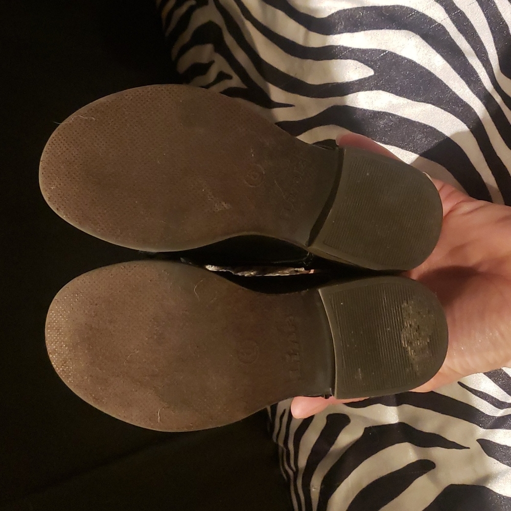 Boots - Picture 4 of 5